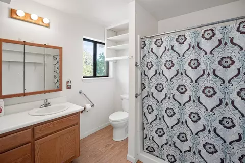 Bath - 11476 Larkin Rd, Live Oak, CA 95953 photo 1 of 4