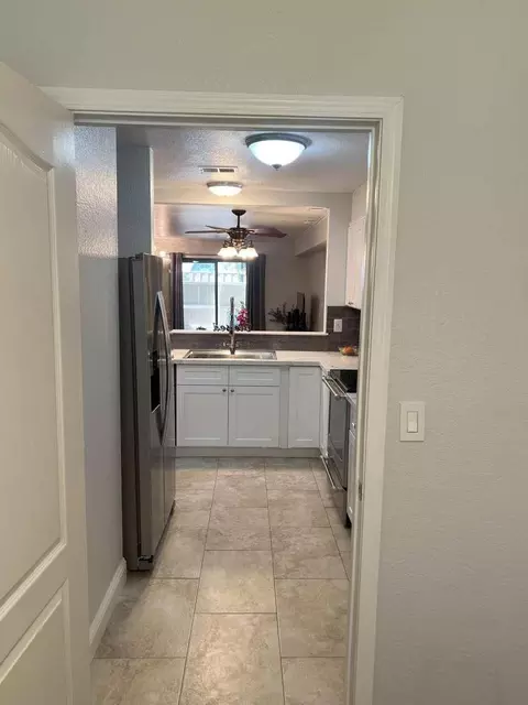 Entry Way - 2401 Eilers Ln #505, Lodi, CA 95242 photo 2 of 2