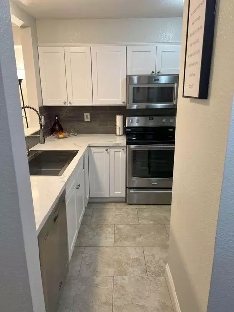 Kitchen - 2401 Eilers Ln #505, Lodi, CA 95242 photo 1 of 4