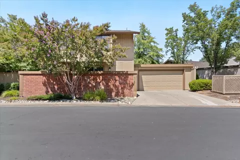 8875 Bluff Ln, Fair Oaks, CA 95628 photo 2
