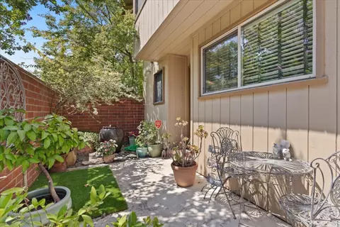 8875 Bluff Ln, Fair Oaks, CA 95628 photo 3
