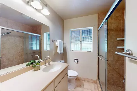 Bath - 134 Larkin Rd, Gridley, CA 95948 photo 4 of 10