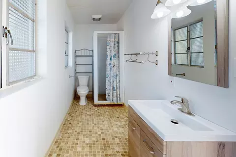 Bath - 134 Larkin Rd, Gridley, CA 95948 photo 6 of 10