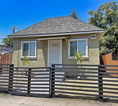 217 I St, Modesto, CA 95351 photo 2