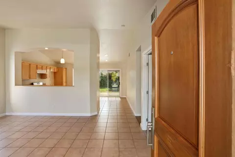 1130 E Hill Ct, Galt, CA 95632 photo 6