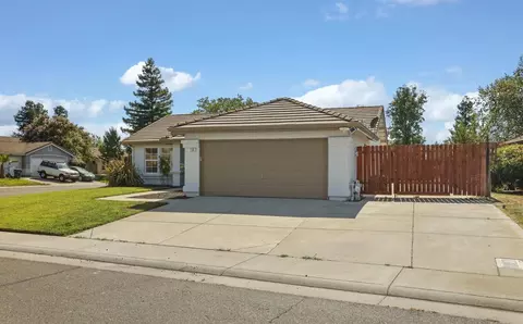 1130 E Hill Ct, Galt, CA 95632 photo 3