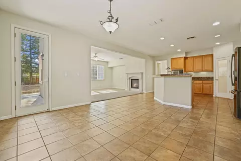 Living - 28272 S Zephyr Dr, Tracy, CA 95304 photo 7 of 12