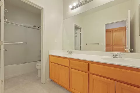 Bath - 28272 S Zephyr Dr, Tracy, CA 95304 photo 3 of 5