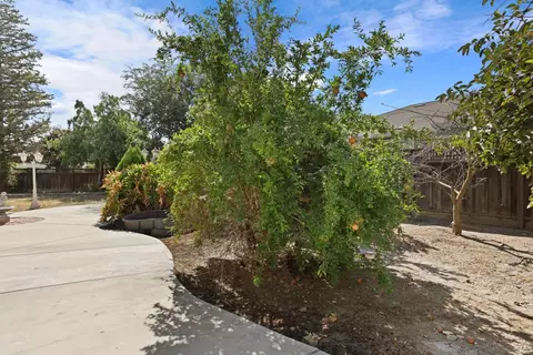 Exterior - 28272 S Zephyr Dr, Tracy, CA 95304 photo 9 of 10