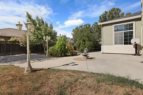 Exterior - 28272 S Zephyr Dr, Tracy, CA 95304 photo 8 of 10
