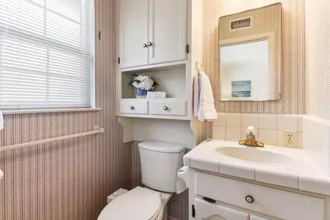 Bath - 6229 Kiernan Dr, Carmichael, CA 95608 photo 1 of 4