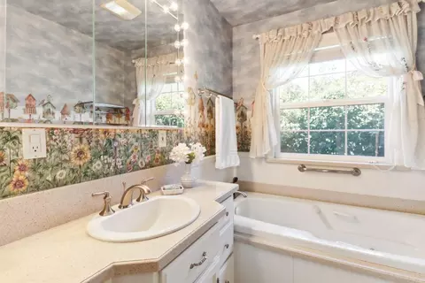 Bath - 6229 Kiernan Dr, Carmichael, CA 95608 photo 3 of 4