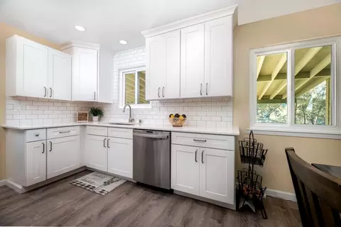 Kitchen - 10384 Wolf Rd, Grass Valley, CA 95949 photo 2 of 4