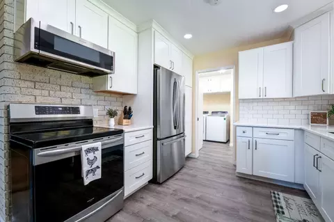 Kitchen - 10384 Wolf Rd, Grass Valley, CA 95949 photo 4 of 4