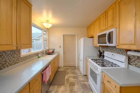 Kitchen - 309 Sequoia St, Salinas, CA 93906 photo 3 of 4