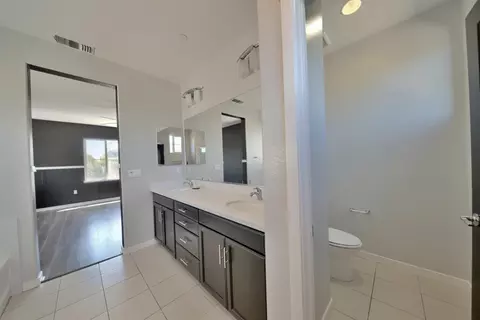 Bath - 1264 Academy Dr, Lathrop, CA 95330 photo 8 of 11