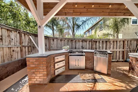 Kitchen - 1264 Academy Dr, Lathrop, CA 95330 photo 9 of 10