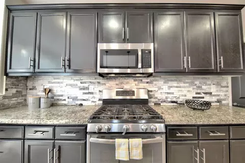 Kitchen - 1264 Academy Dr, Lathrop, CA 95330 photo 6 of 10