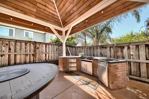 Kitchen - 1264 Academy Dr, Lathrop, CA 95330 photo 10 of 10