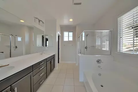 Bath - 1264 Academy Dr, Lathrop, CA 95330 photo 7 of 11