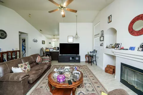 Living - 524 Sunday Dr, Turlock, CA 95382 photo 1 of 2