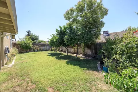Exterior - 524 Sunday Dr, Turlock, CA 95382 photo 7 of 11
