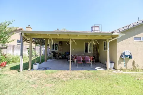 Exterior - 524 Sunday Dr, Turlock, CA 95382 photo 6 of 11