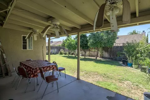 Exterior - 524 Sunday Dr, Turlock, CA 95382 photo 4 of 11