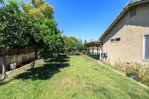 Exterior - 524 Sunday Dr, Turlock, CA 95382 photo 10 of 11