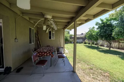 Exterior - 524 Sunday Dr, Turlock, CA 95382 photo 5 of 11