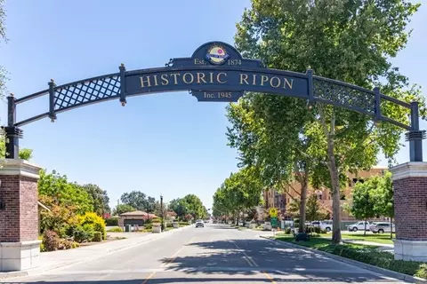 211 N Walnut Ave, Ripon, CA 95366 photo 34