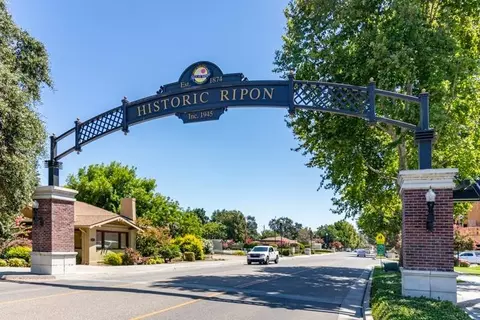 211 N Walnut Ave, Ripon, CA 95366 photo 35
