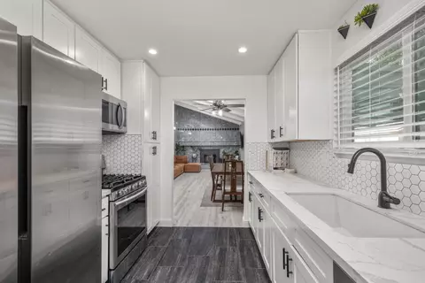 Kitchen - 311 Shepard Way, Manteca, CA 95336 photo 3 of 4