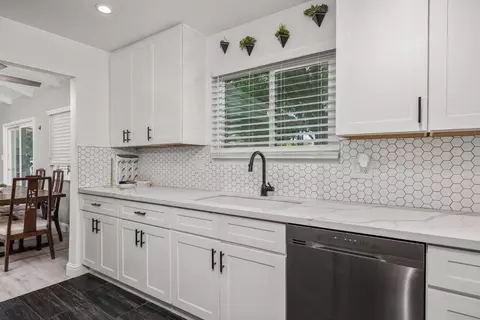 Kitchen - 311 Shepard Way, Manteca, CA 95336 photo 2 of 4
