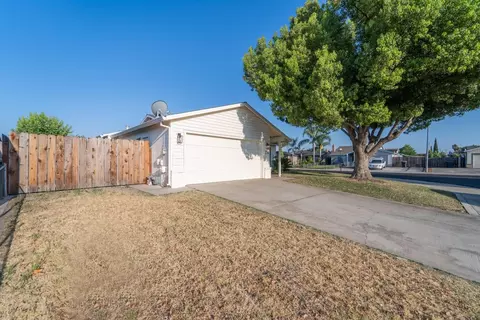 Exterior - 756 Clemens Ct, Ripon, CA 95366 photo 2 of 5