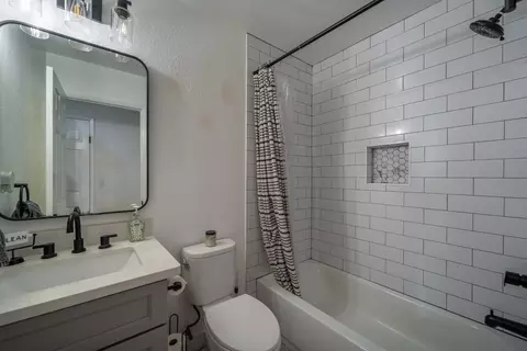 Bath - 756 Clemens Ct, Ripon, CA 95366 photo 1 of 2