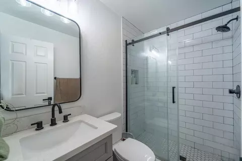 Bath - 756 Clemens Ct, Ripon, CA 95366 photo 2 of 2