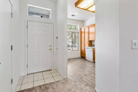 Entry Way - 1729 Laurelgrove Ln, Tracy, CA 95376 photo 2 of 5