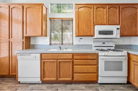 Kitchen - 1729 Laurelgrove Ln, Tracy, CA 95376 photo 2 of 4