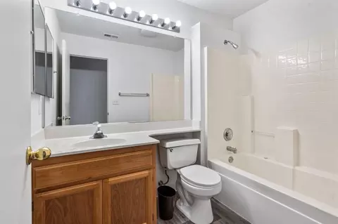 Bath - 1729 Laurelgrove Ln, Tracy, CA 95376 photo 1 of 3