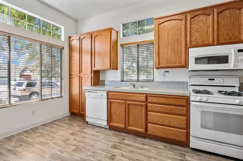 Kitchen - 1729 Laurelgrove Ln, Tracy, CA 95376 photo 1 of 4