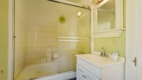 Bath - 15151 Isleton Rd, Isleton, CA 95641 photo 1 of 3