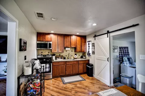 405 Emerson Ave, Modesto, CA 95350 photo 10