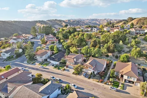 View/Area - 18950 Edwin Markham Dr, Castro Valley, CA 94552 photo 5 of 7