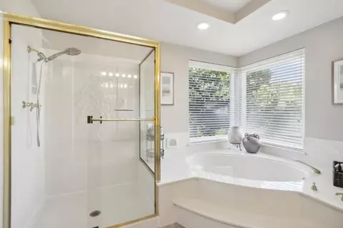 Bath - 18950 Edwin Markham Dr, Castro Valley, CA 94552 photo 2 of 4