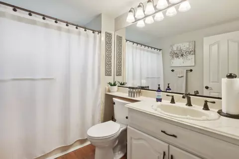 Bath - 18950 Edwin Markham Dr, Castro Valley, CA 94552 photo 3 of 4
