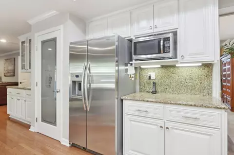 Kitchen - 18950 Edwin Markham Dr, Castro Valley, CA 94552 photo 3 of 6