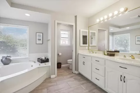 Bath - 18950 Edwin Markham Dr, Castro Valley, CA 94552 photo 1 of 4