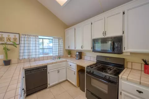 512 Berlin Way, Patterson, CA 95363 photo 9