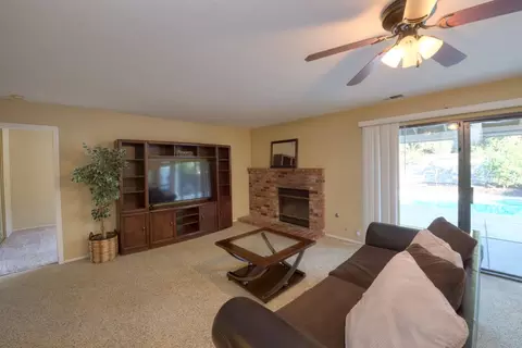 512 Berlin Way, Patterson, CA 95363 photo 13